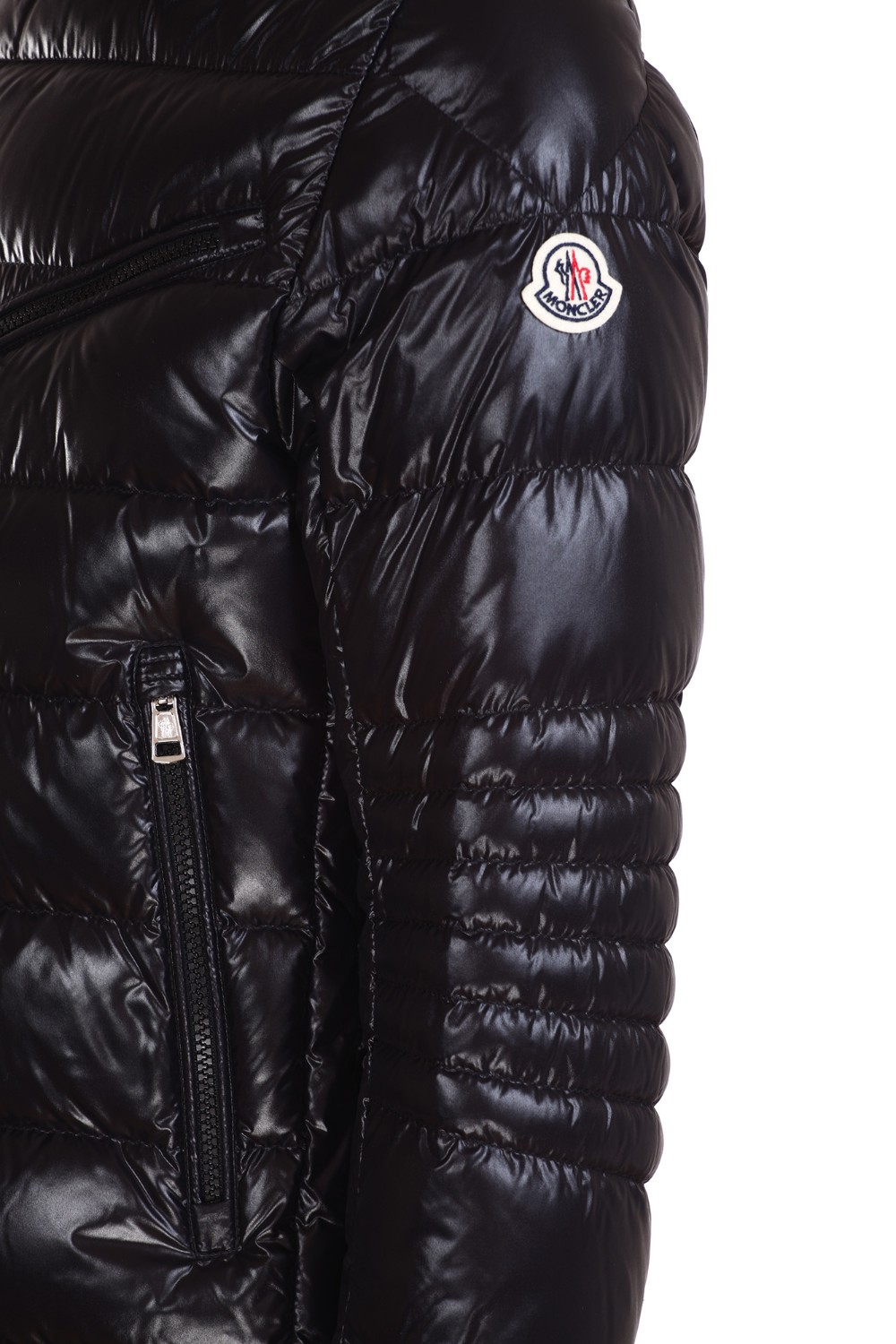 shop MONCLER Saldi Giacchetto: Moncler piumino biker Berriat.
Realizzato in nylon laqué.
Fodera in nylon laqué.
Imbottitura in piuma.
Collo con bottone a pressione.
Chiusura con zip.
Tasche con zip.
Polsi con bottone a pressione.
Composizione: 100% Poliammide.
Composizione imbottitura: 90% Piumino 10% Piuma.
Fabbricato in Romania.. BERRIAT 1A0022168950-999 number 4853998